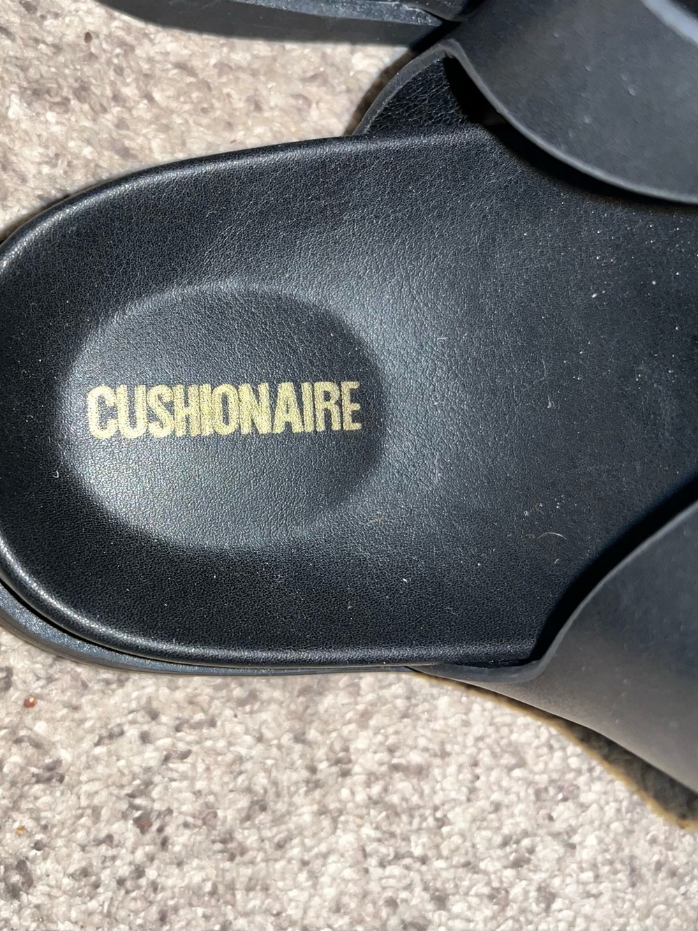 Cushionaire Entry Black Footbed Sandals vegan leather toe loop gold buckle 11W - Picture 6 of 12